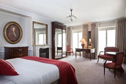 **  Hotel Royal Mansart París Francia